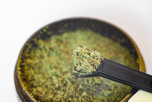 Load image into Gallery viewer, Sour Lifter Premium Kief

