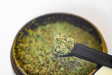 Load image into Gallery viewer, Hawaiian Haze Premium Kief
